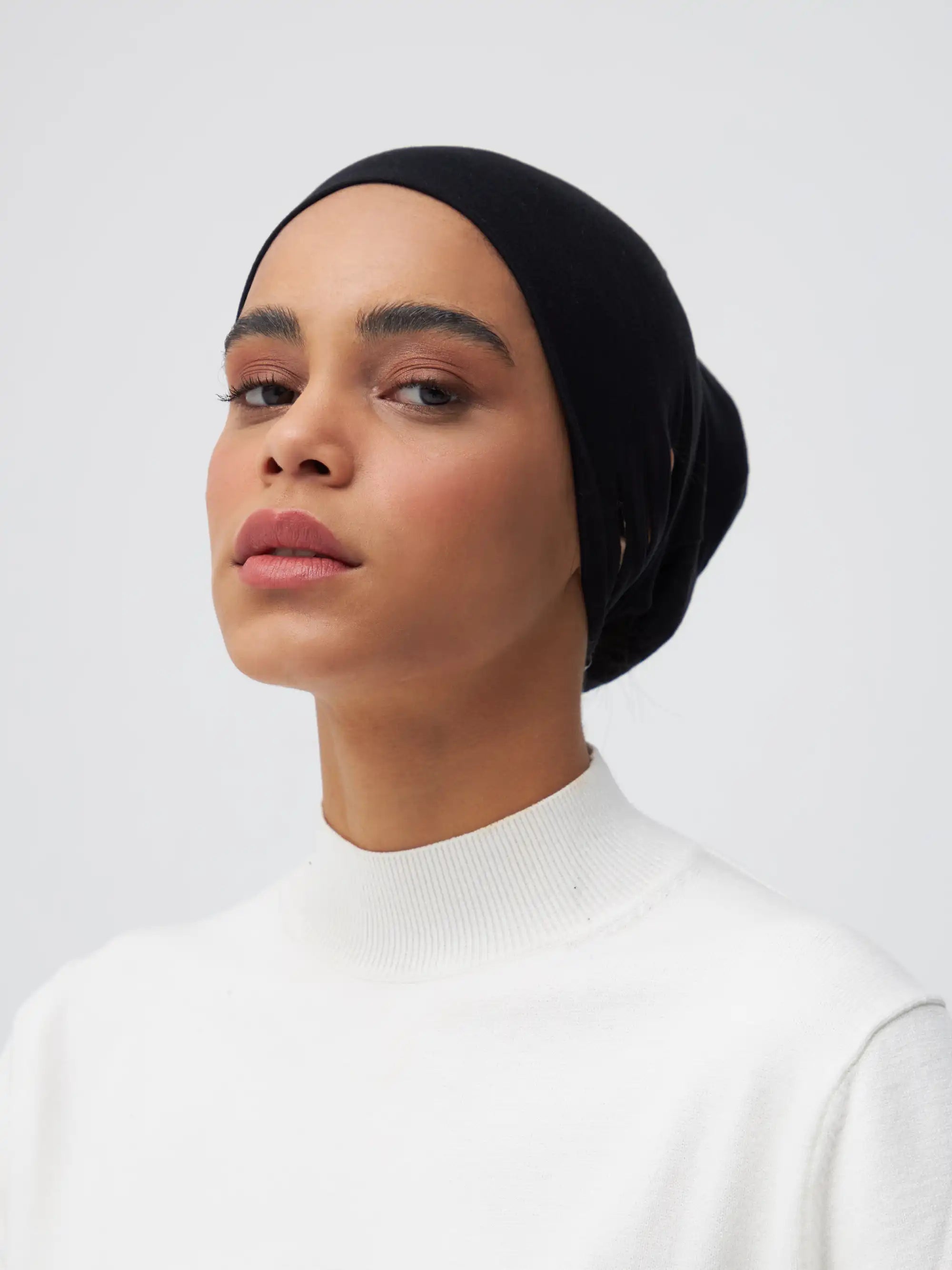 Slit Tie Back Bone - Black