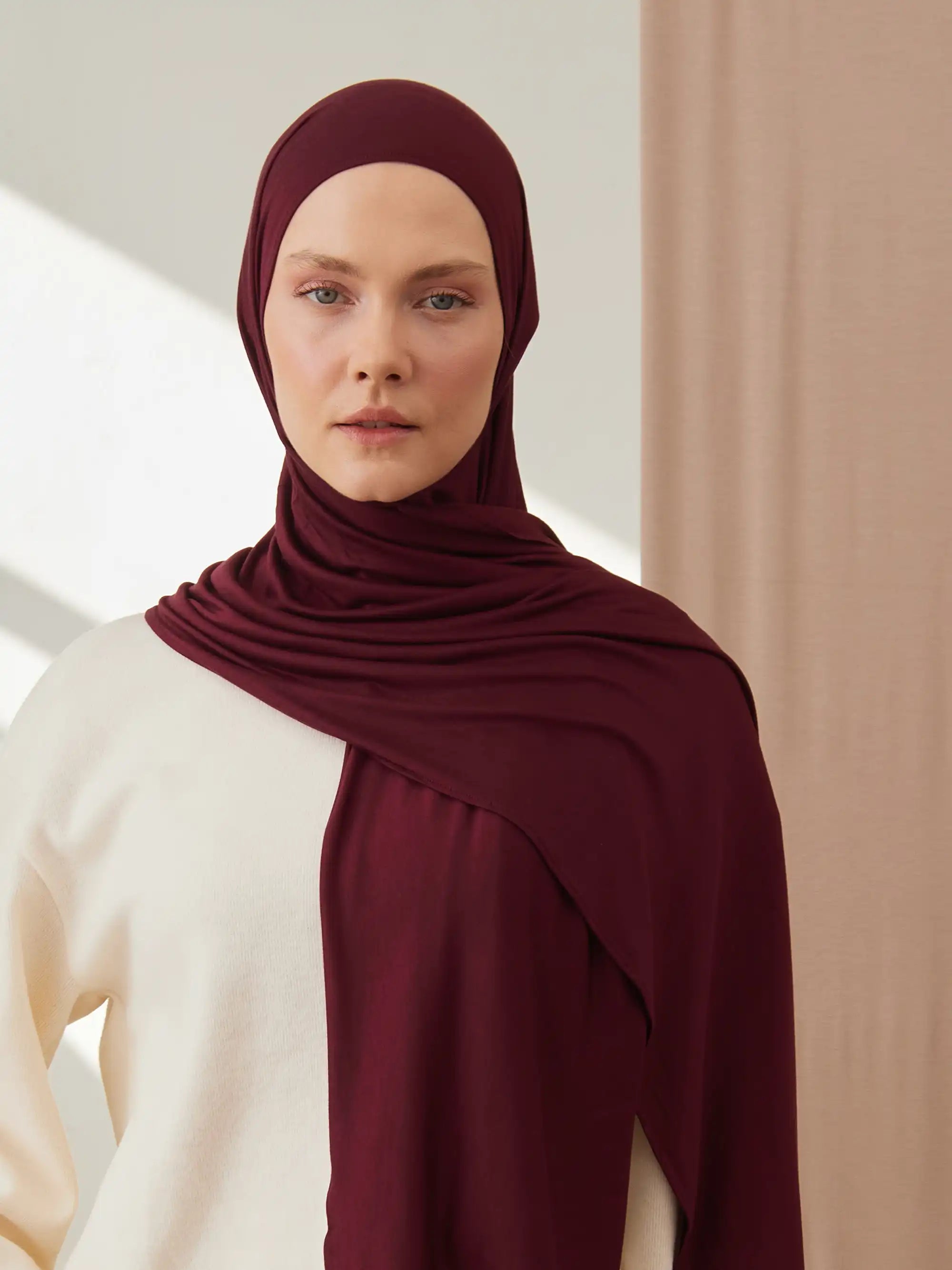 Small Jersey Light Hijab - Burgundy