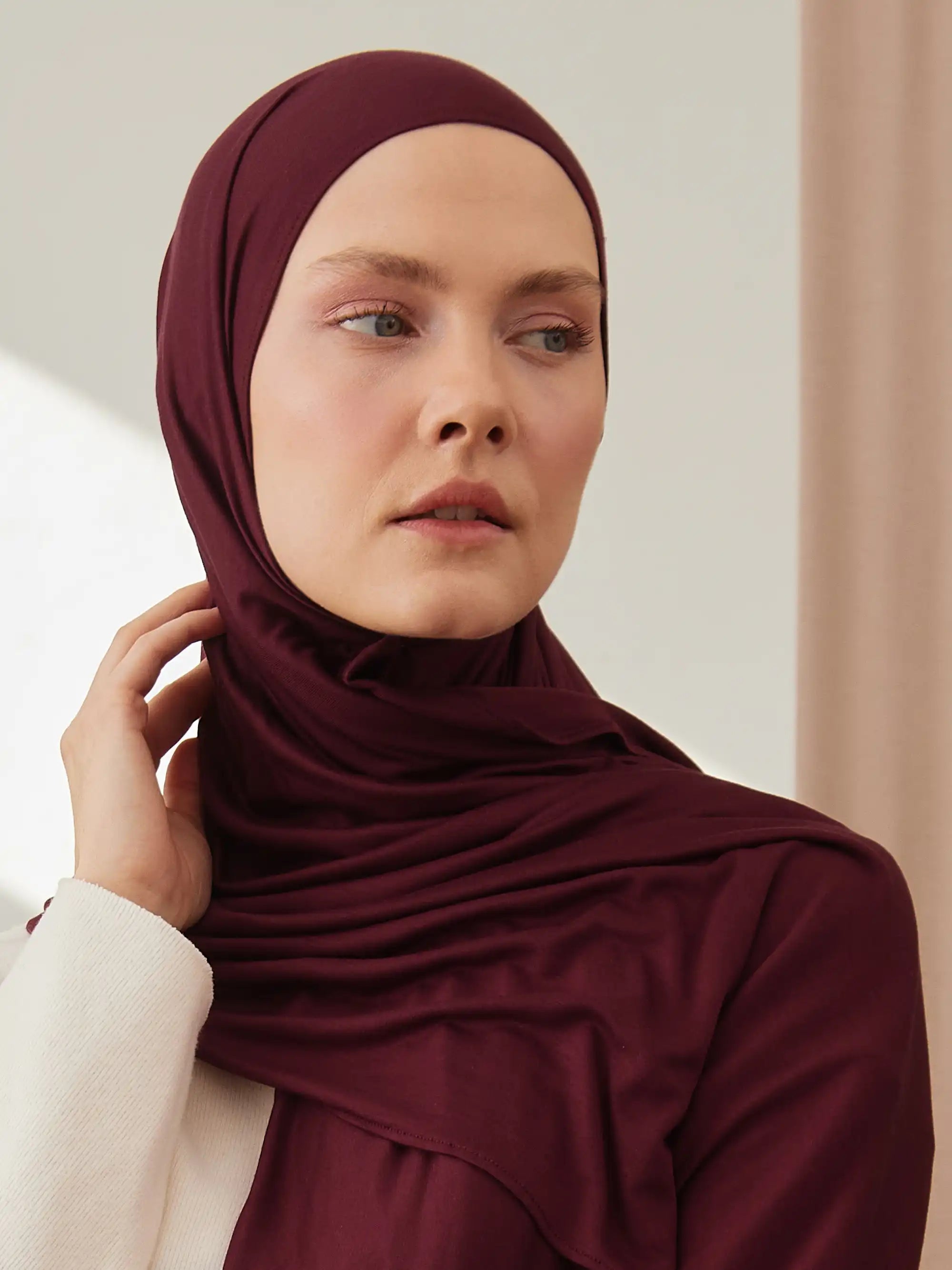 Small Jersey Light Hijab - Burgundy