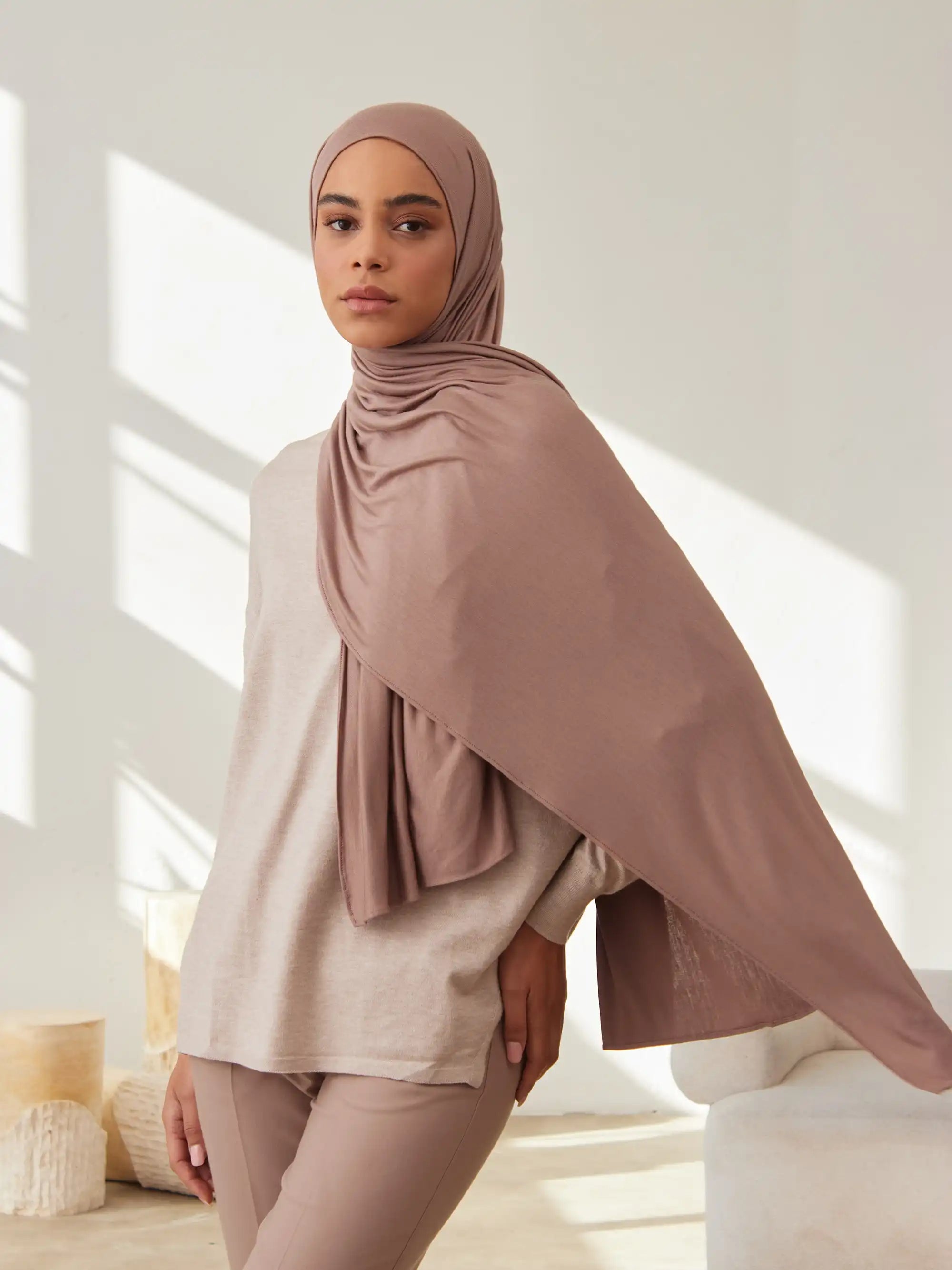 Small Jersey Light Hijab - Mocha Mousse