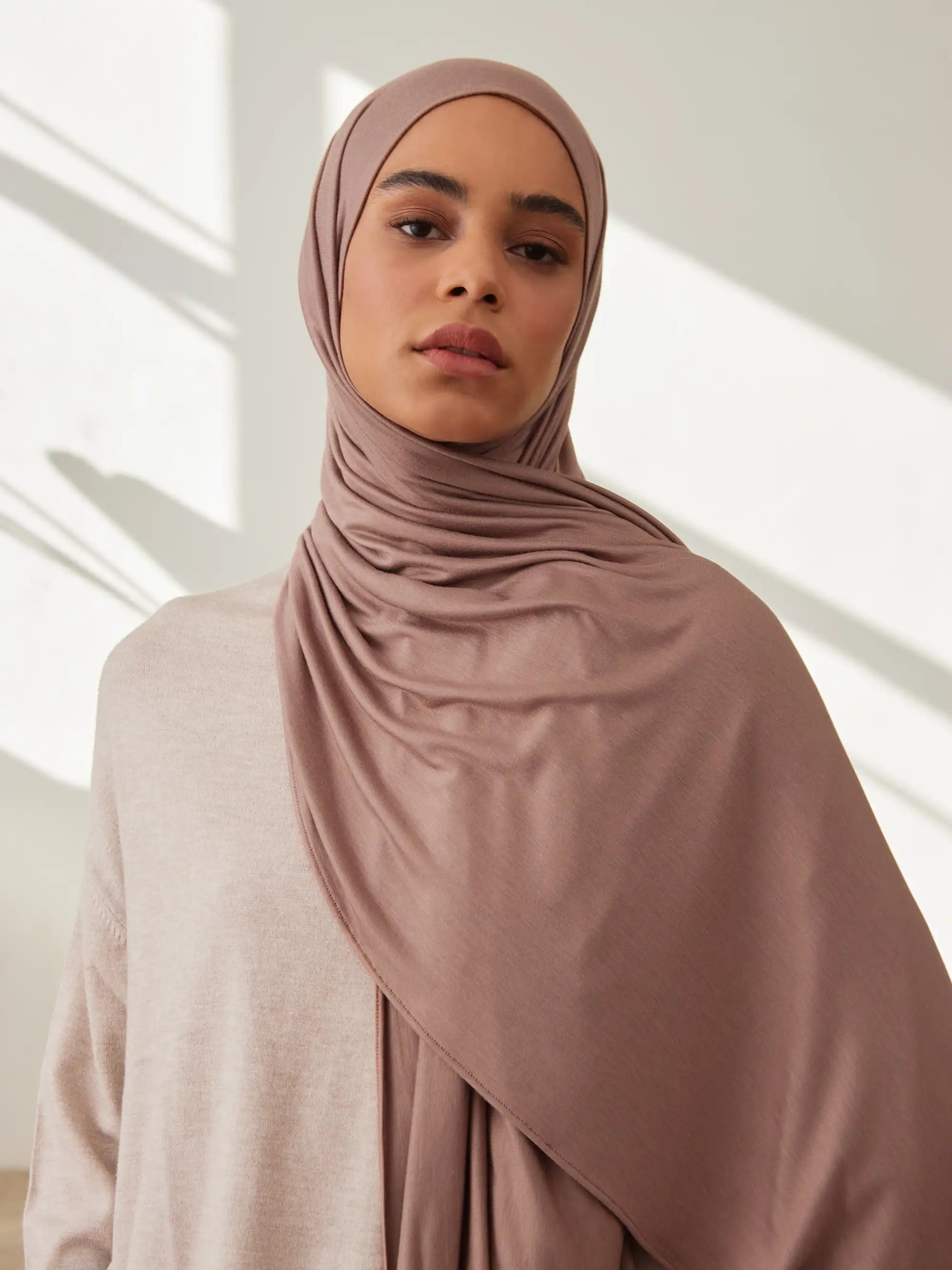 Small Jersey Light Hijab - Mocha Mousse