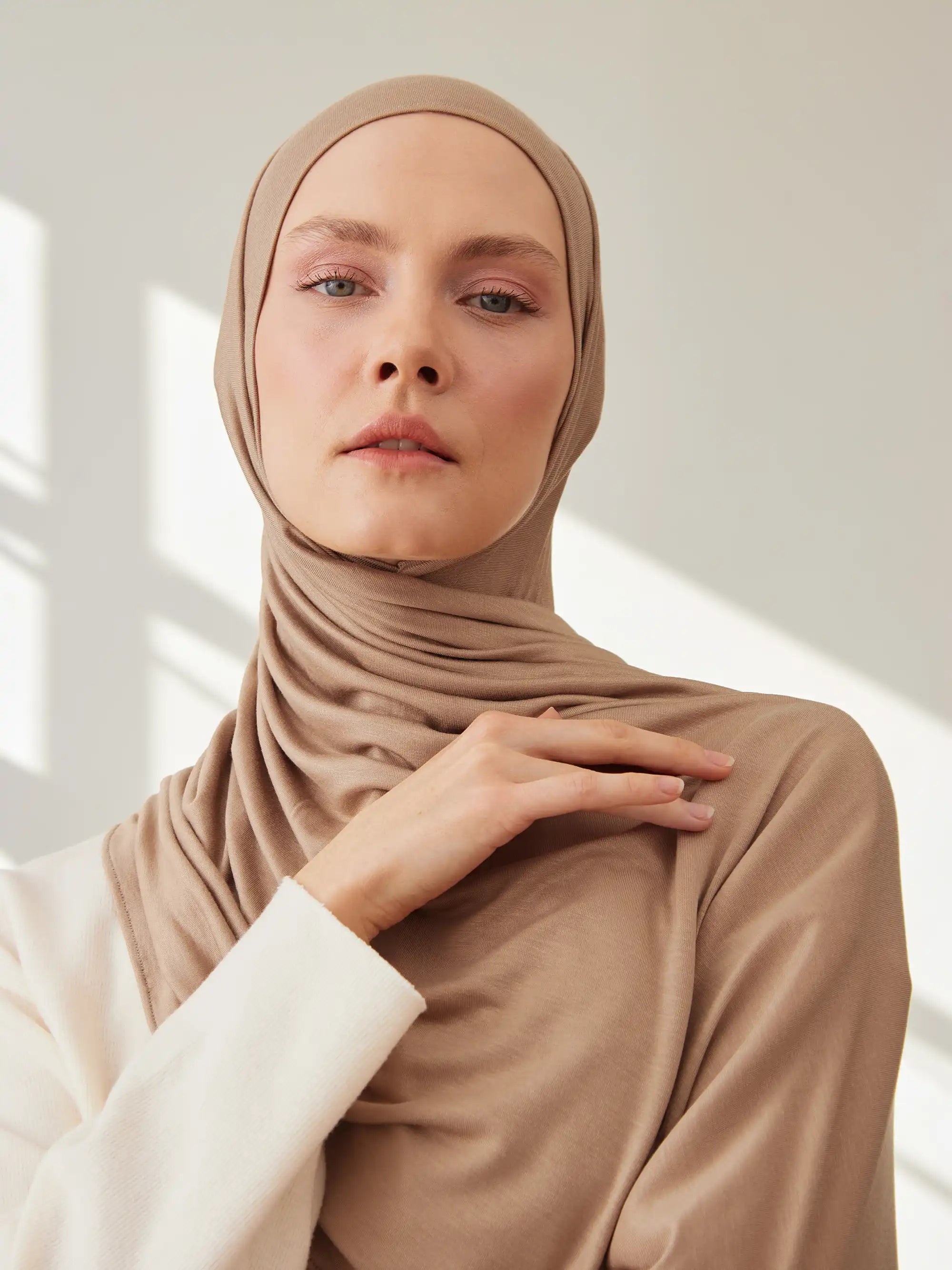 Small Jersey Light Hijab - Tan