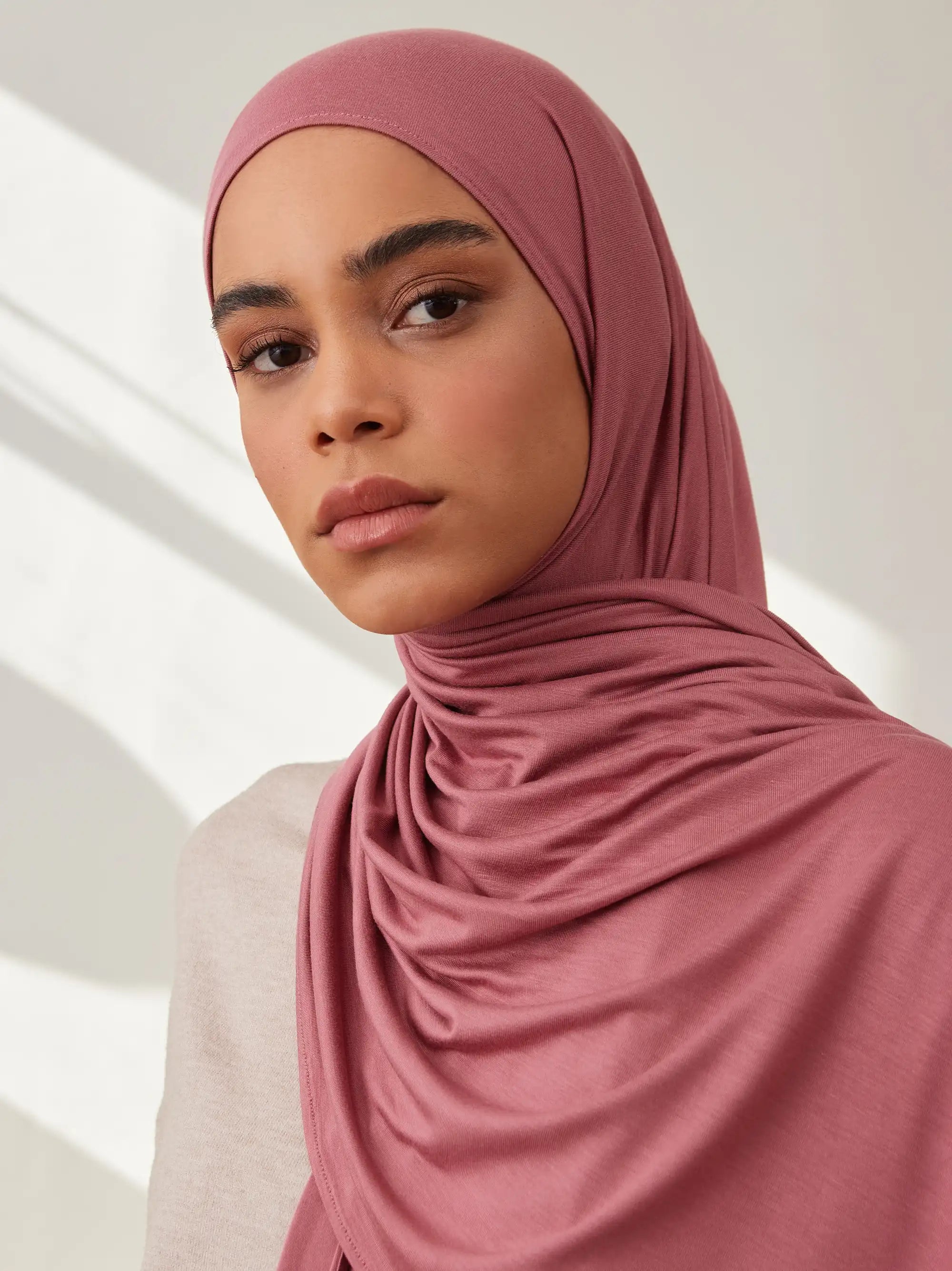 Jersey Light Hijab - Garnet Rose