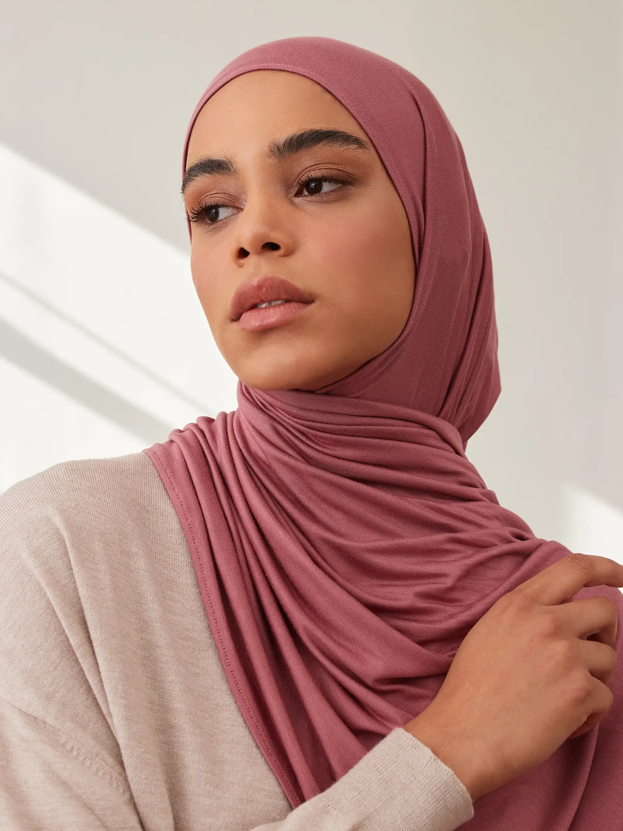 Jersey Light Hijab - Garnet Rose