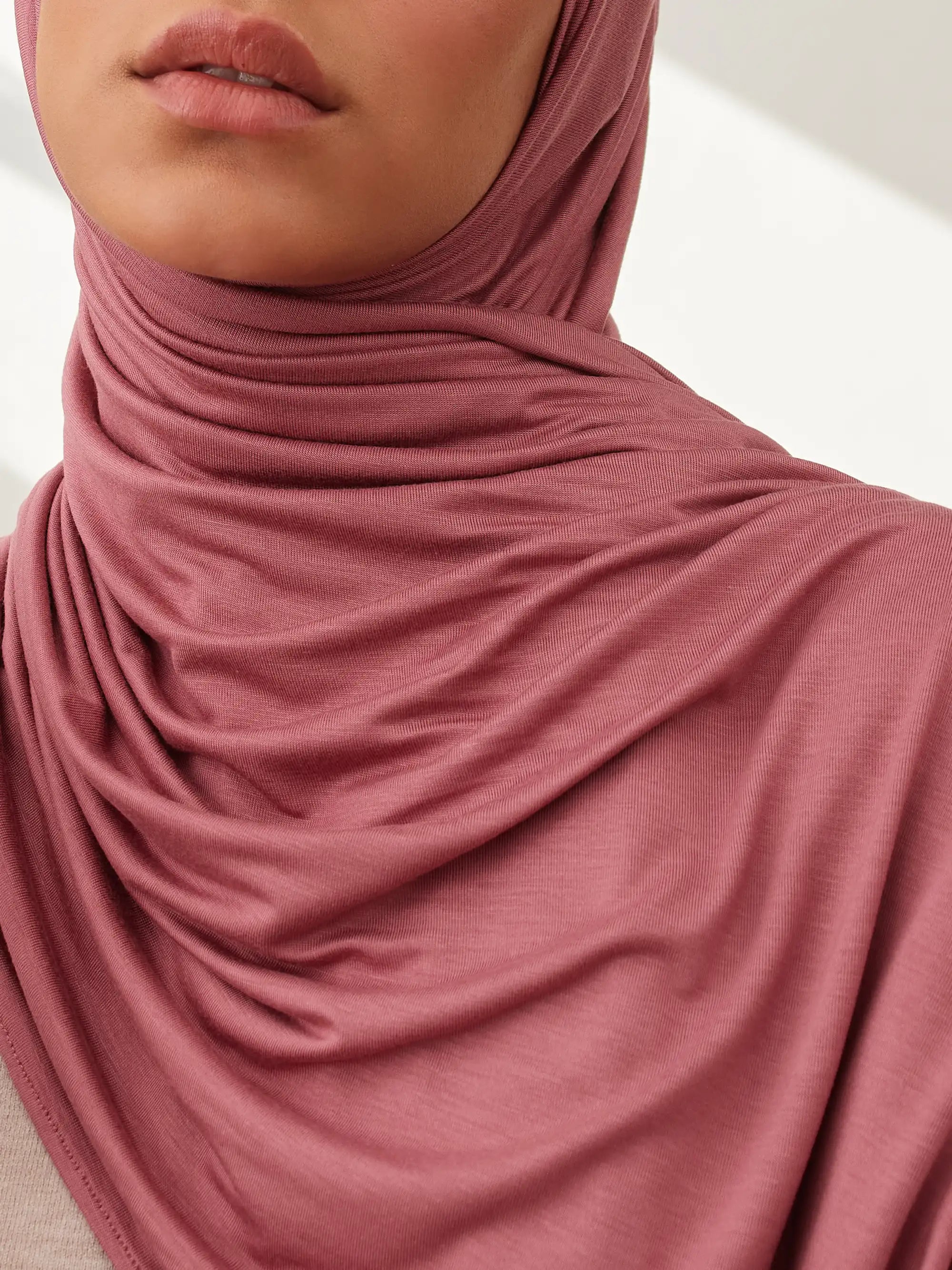 Small Jersey Light Hijab - Garnet Rose