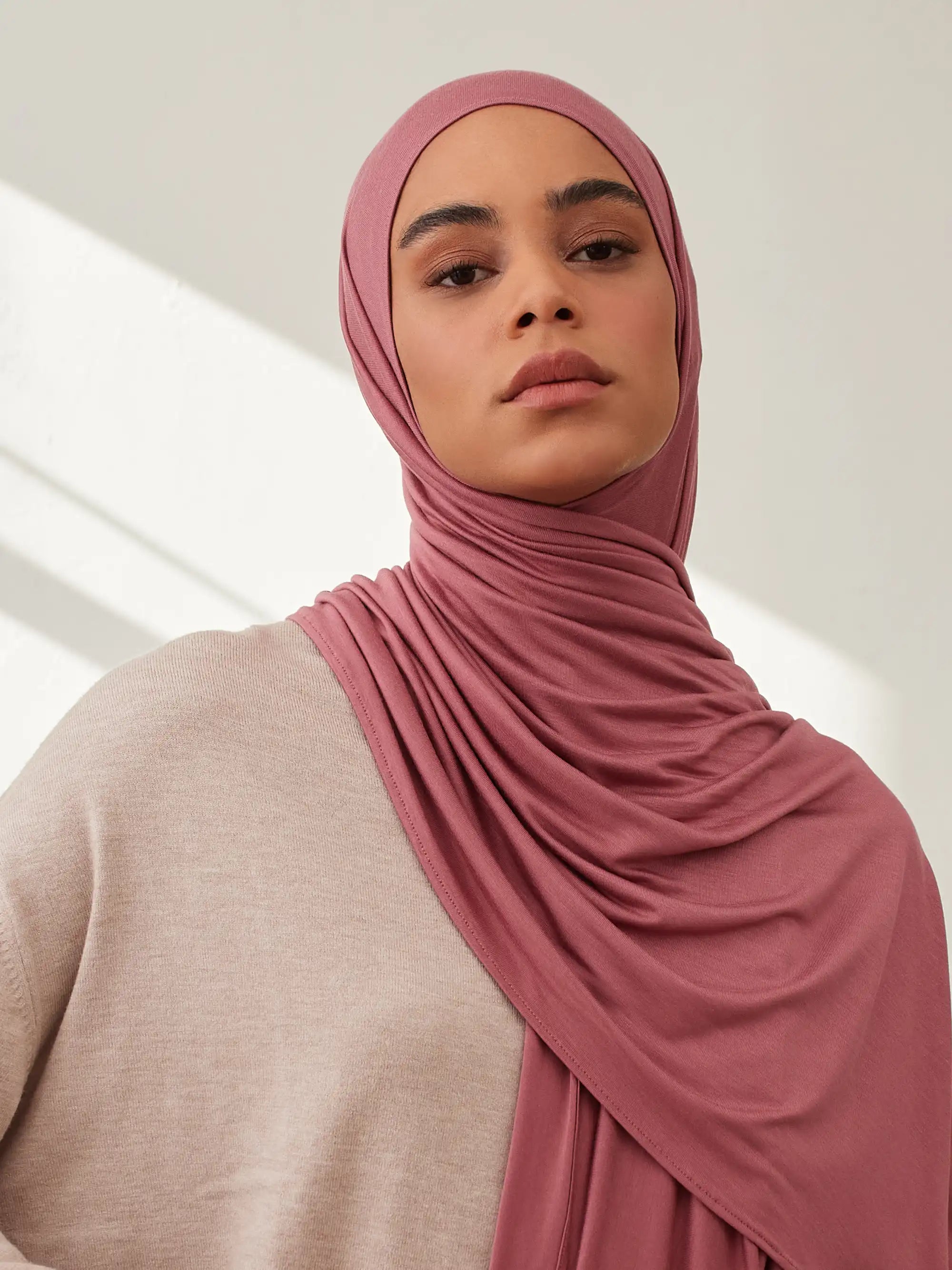 Small Jersey Light Hijab - Garnet Rose