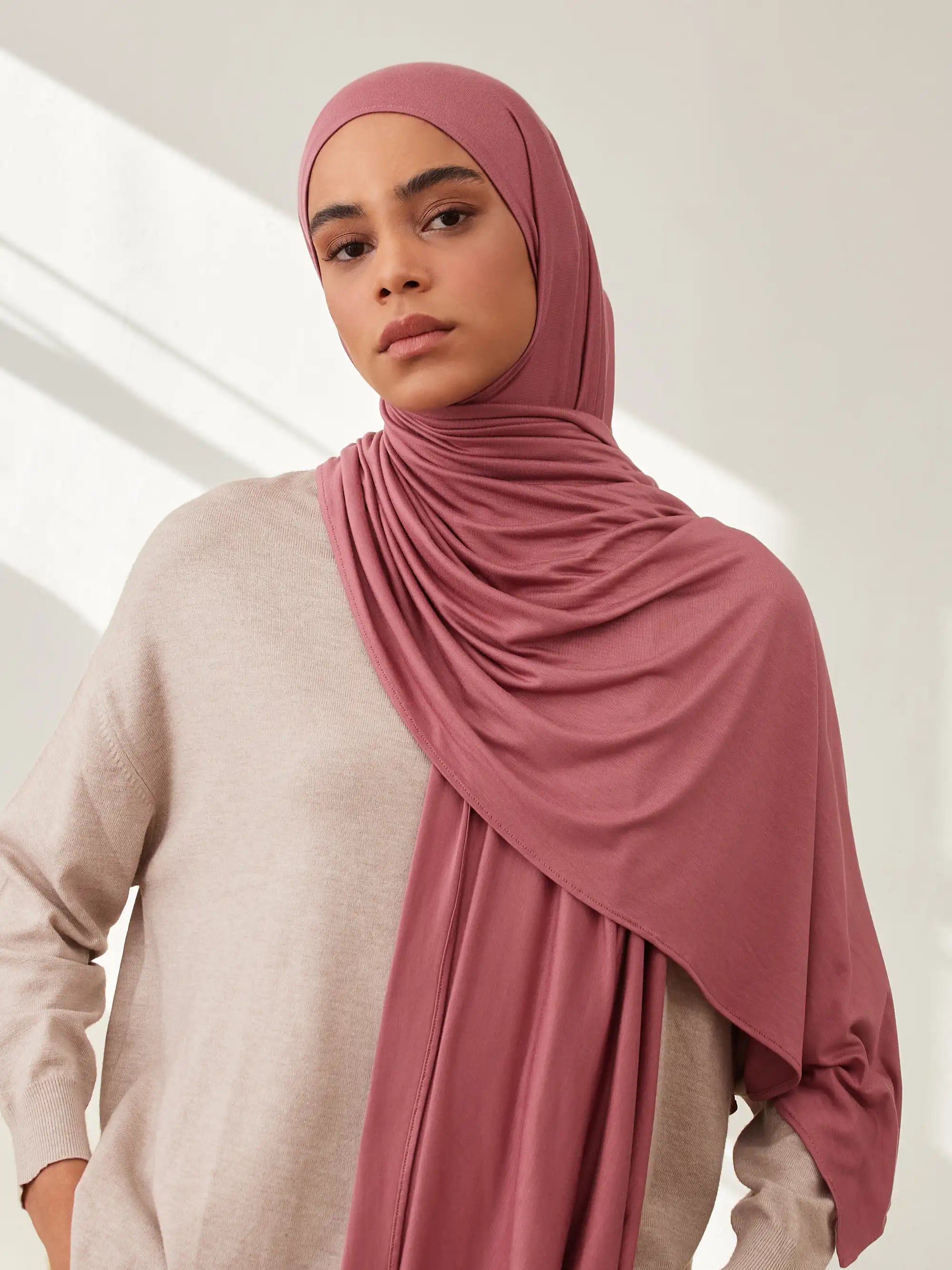 Jersey Light Hijab - Garnet Rose