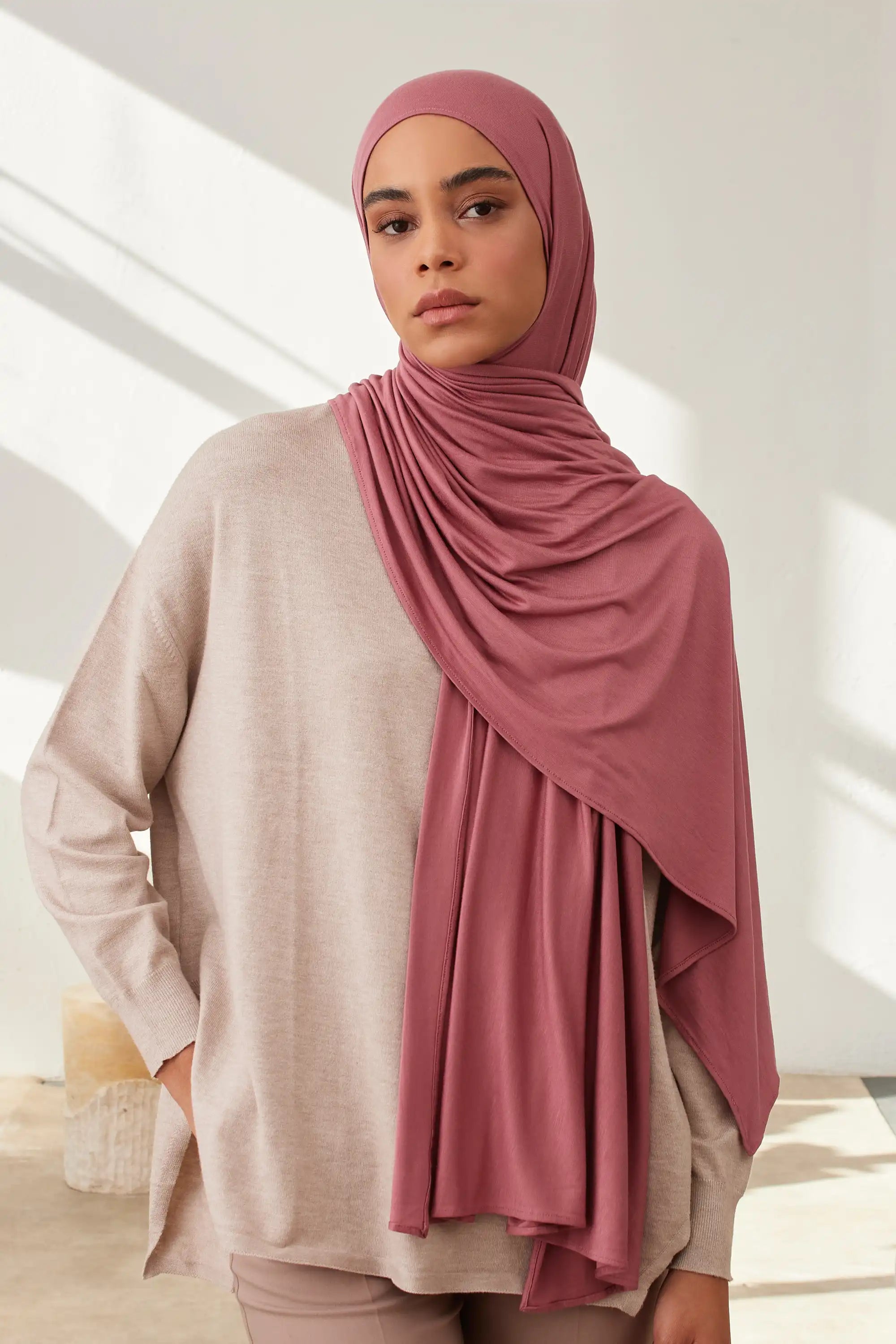 Jersey Light Hijab - Garnet Rose