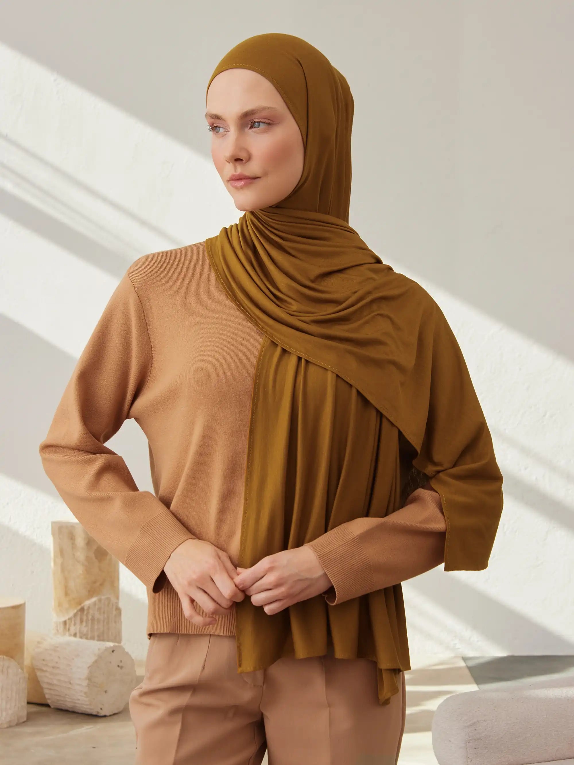 Small Jersey Light Hijab - Bronze
