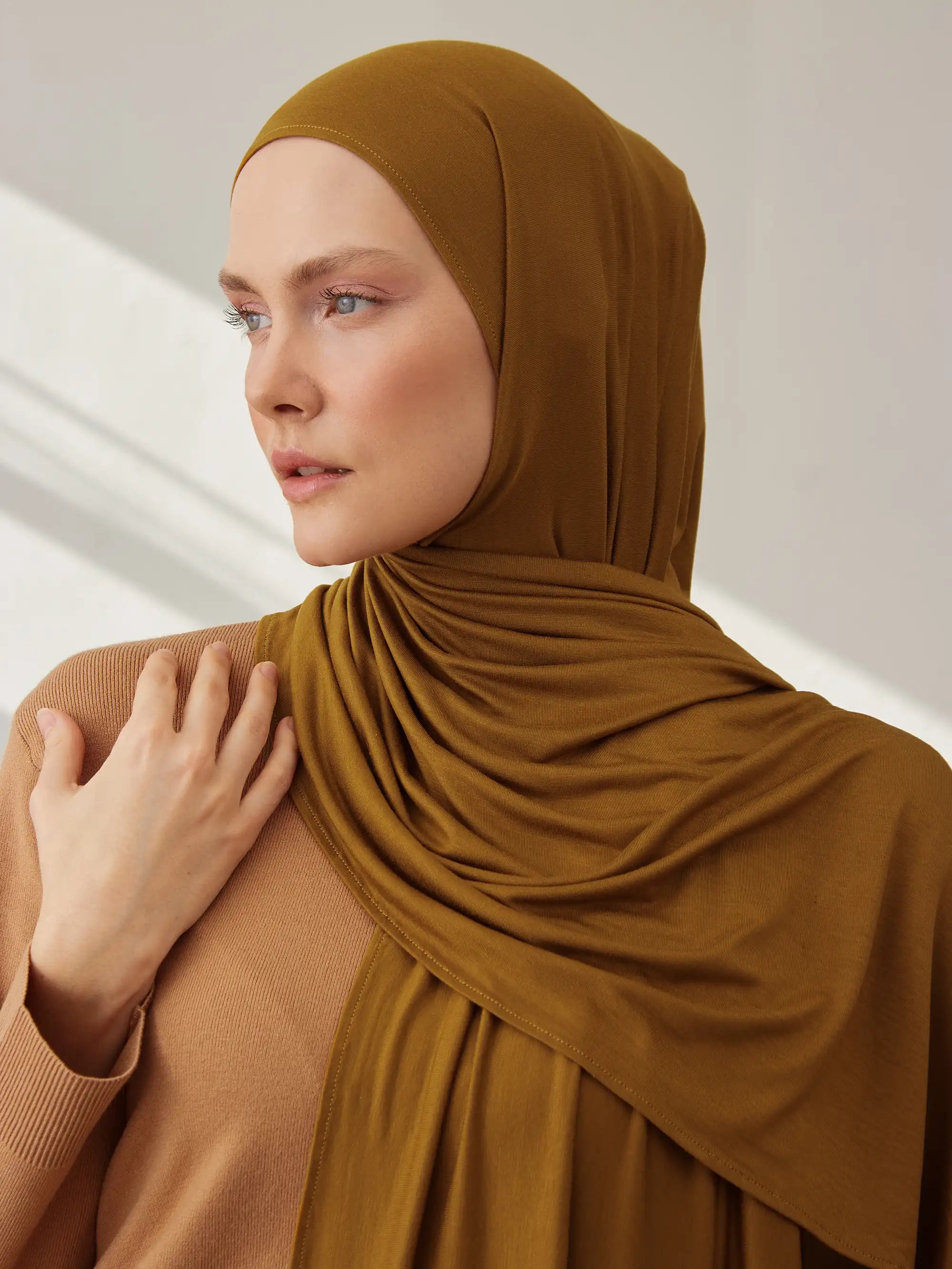Small Jersey Light Hijab - Bronze