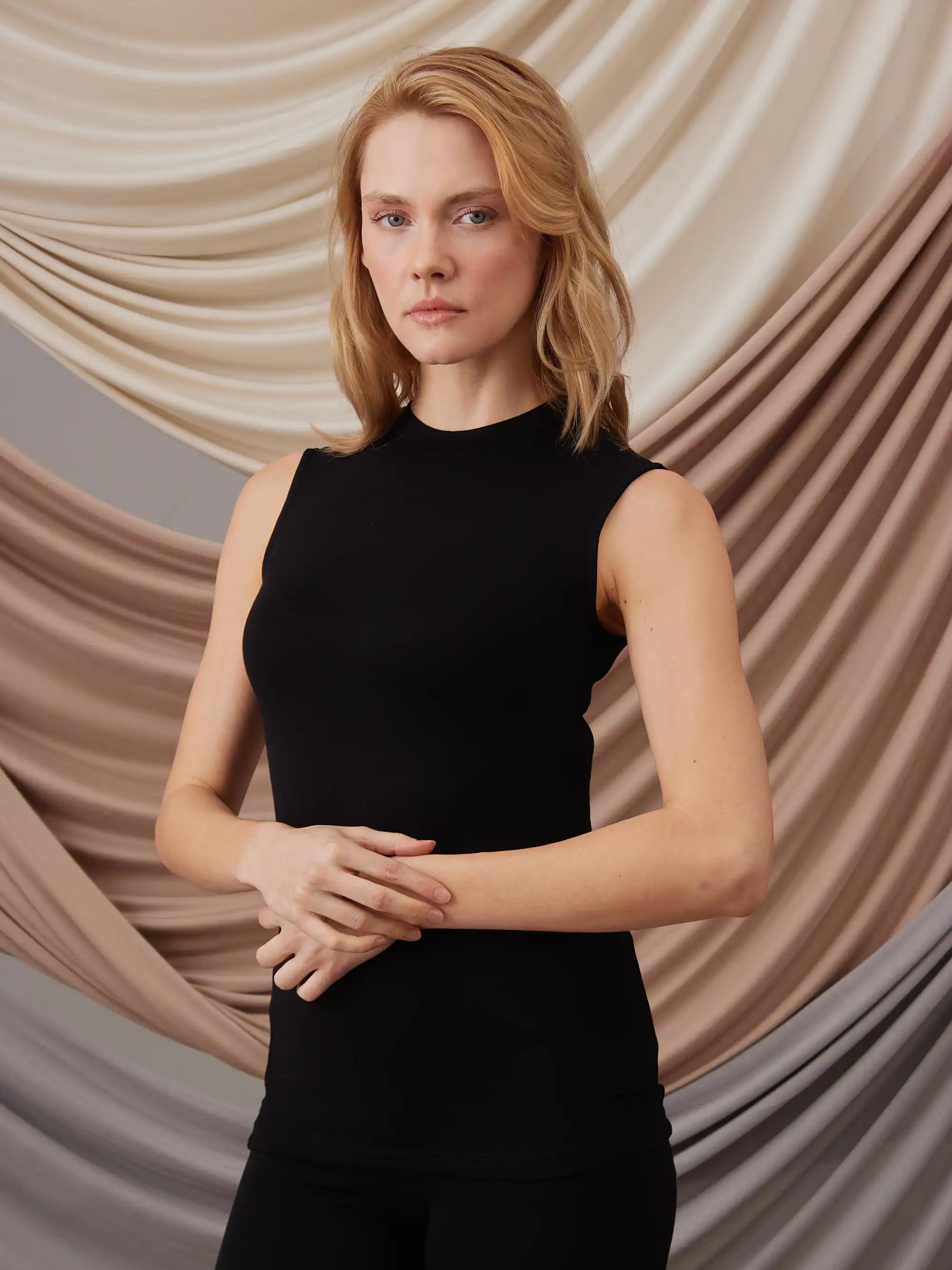 Sleeveless Layer - Black