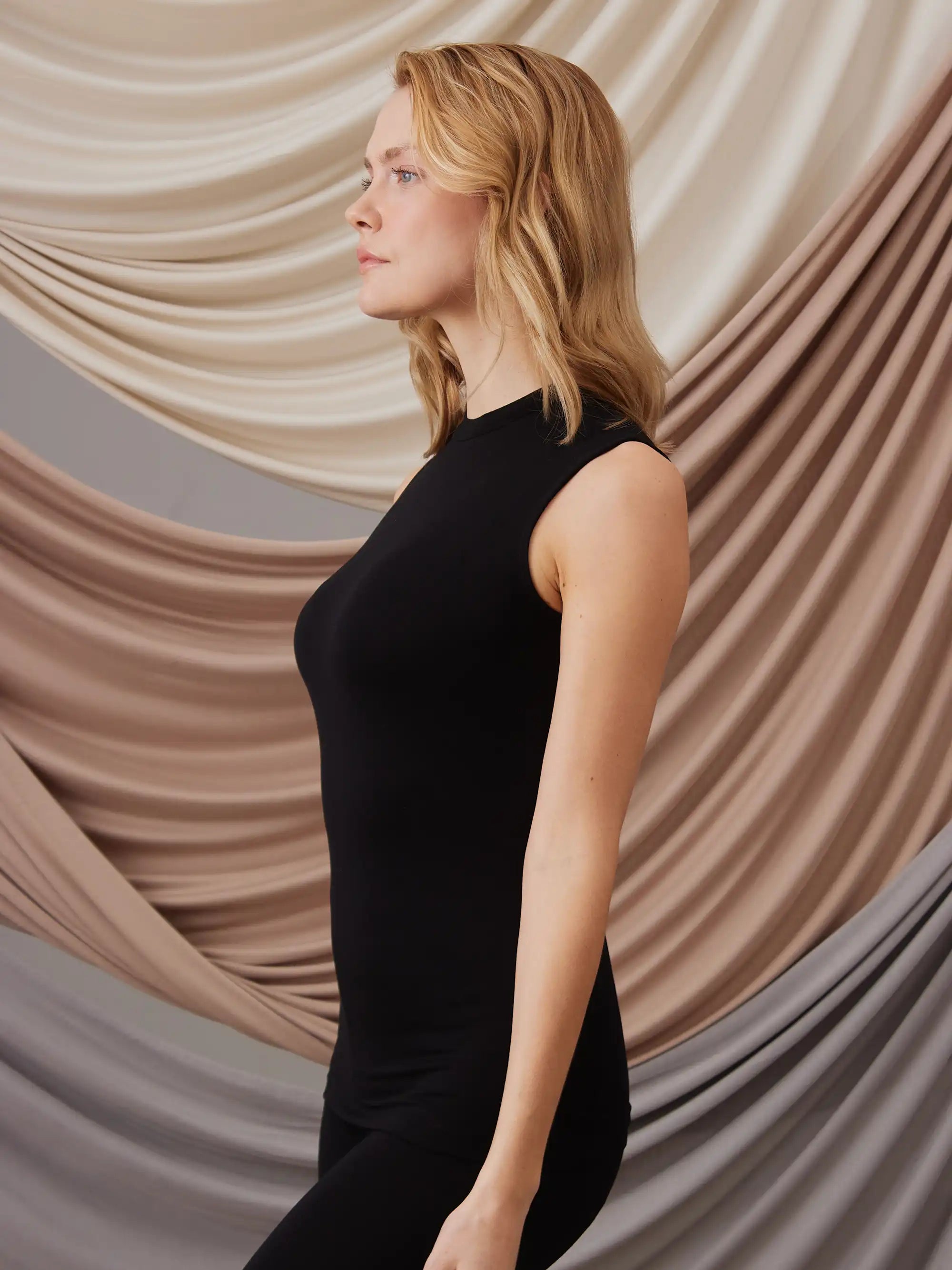 Sleeveless Layer - Black