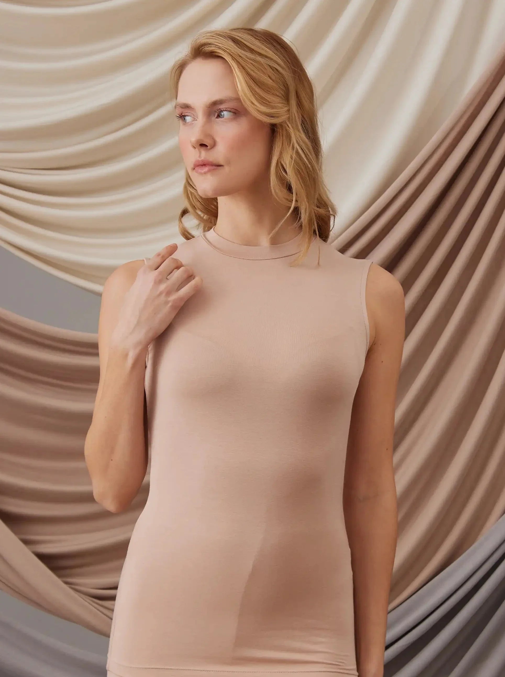 Sleeveless Layer - Nude