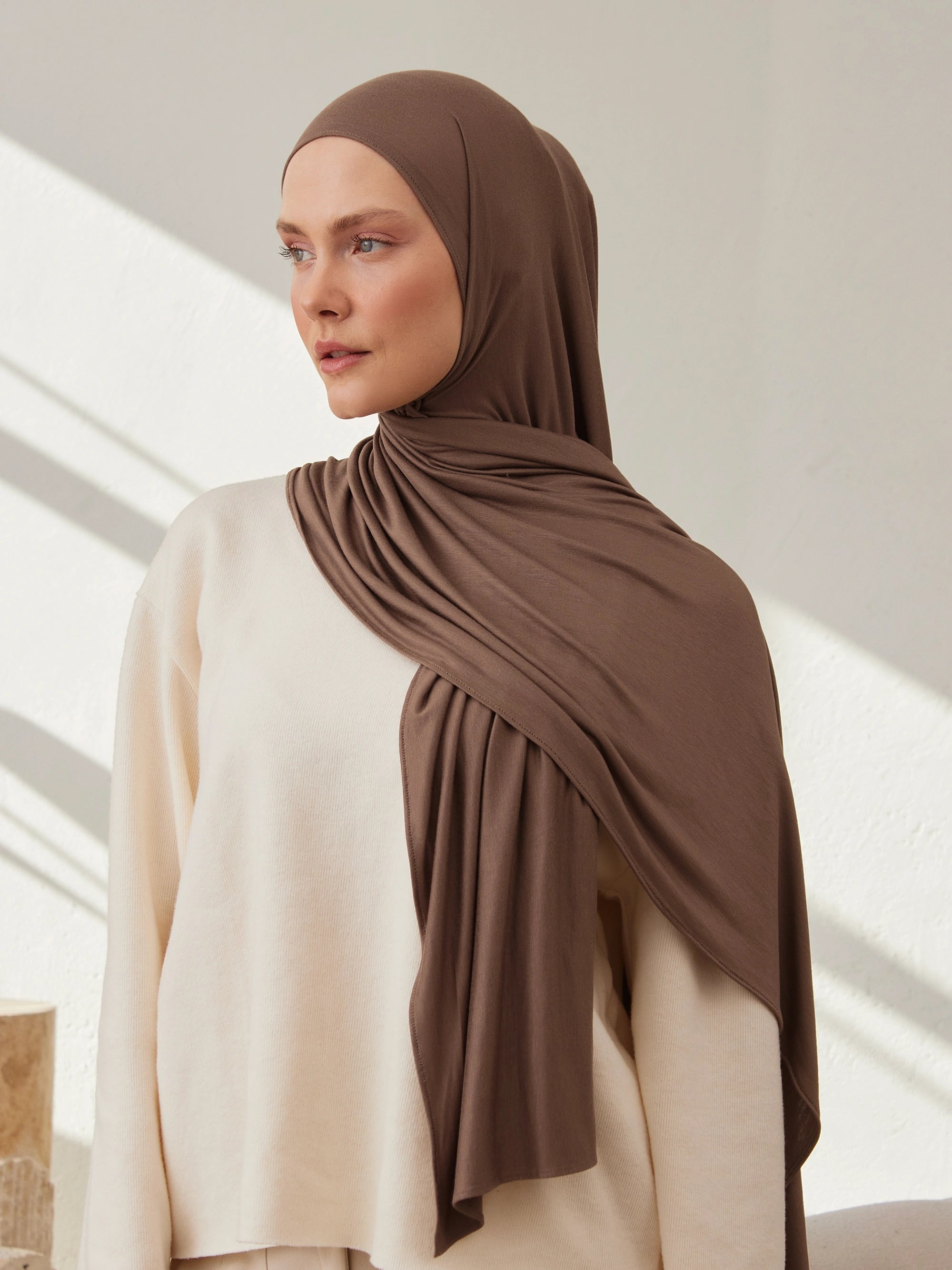 Small Jersey Light Hijab - Cocoa Brown