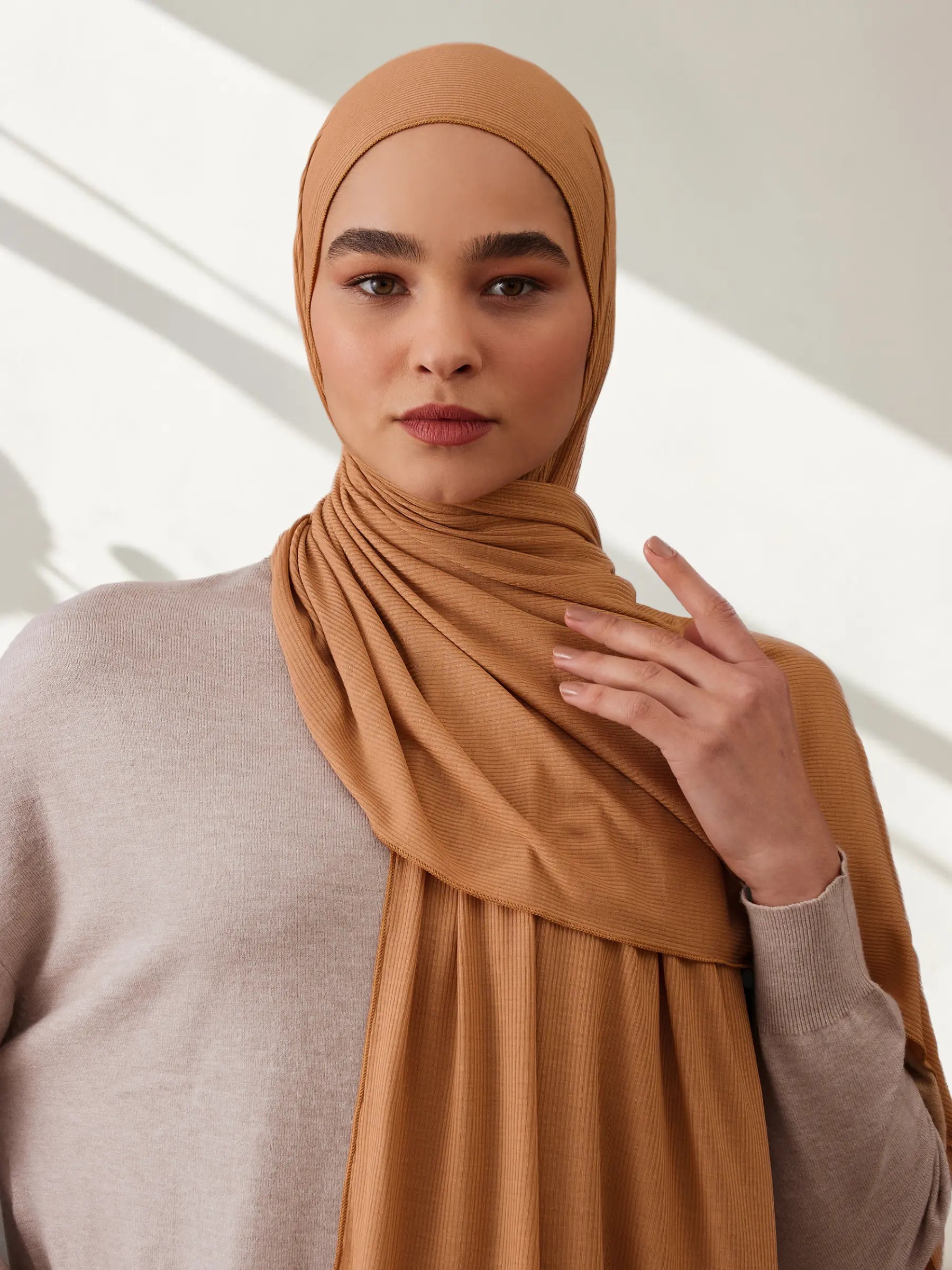Small Ribbed Jersey Hijab - Gold Caramel