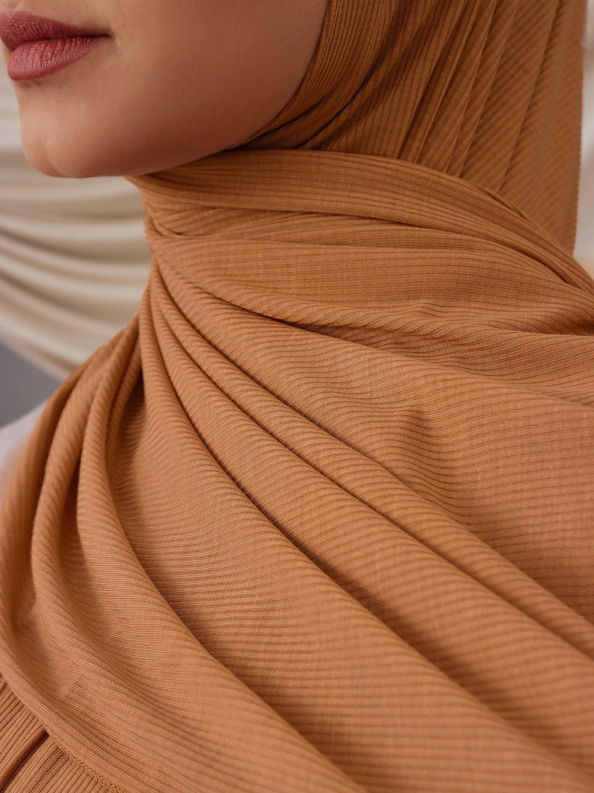 Small Ribbed Jersey Hijab - Gold Caramel